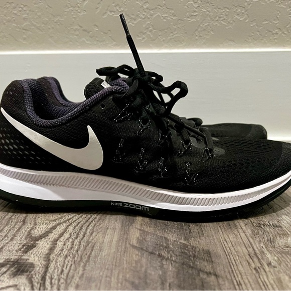 Nike running shoes - Picture 2 of 3
